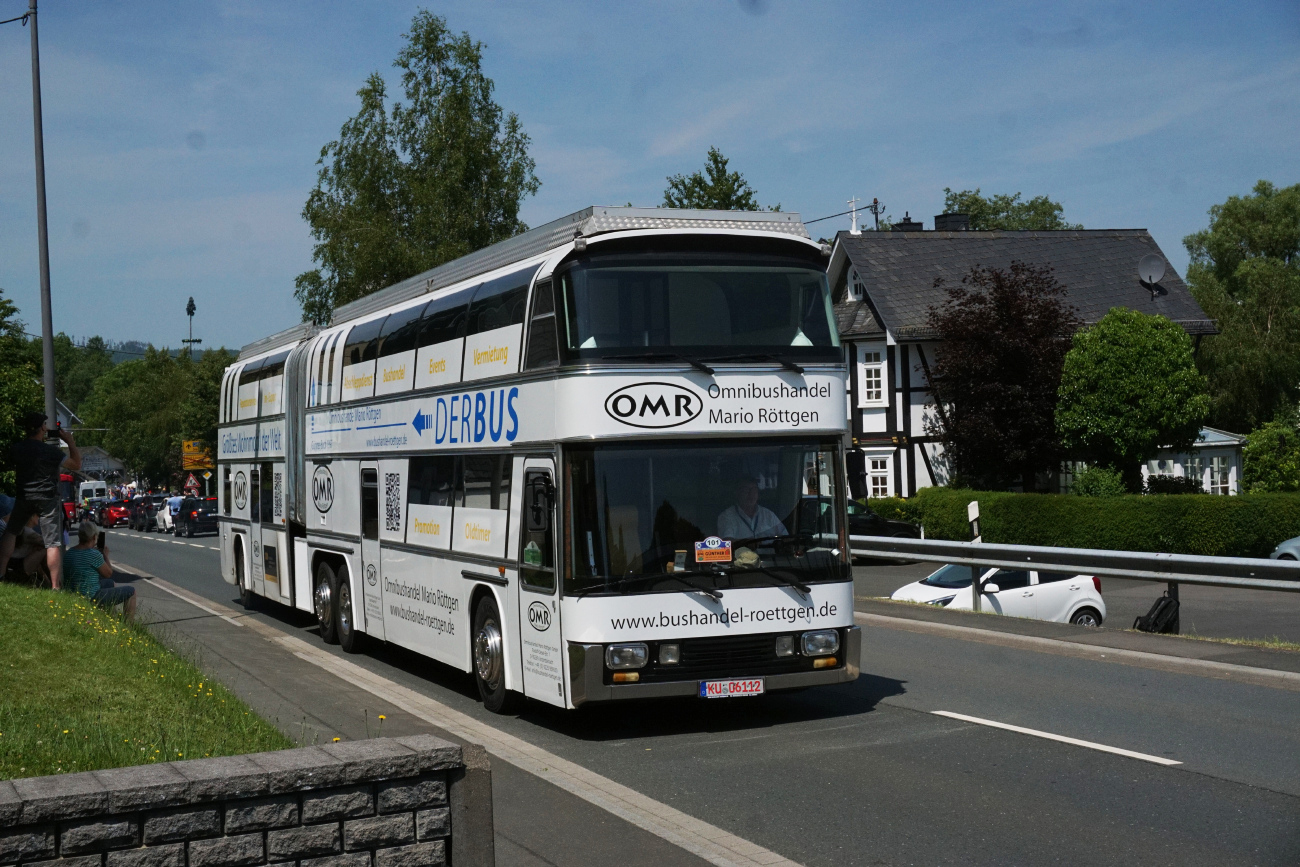 Kulmbach, Neoplan N138/4 Jumbocruiser # KU-MR 138H; Siegen — 130 Jahre erste Motor-Omnibus-Linie (Deuz-Netphen-Siegen)