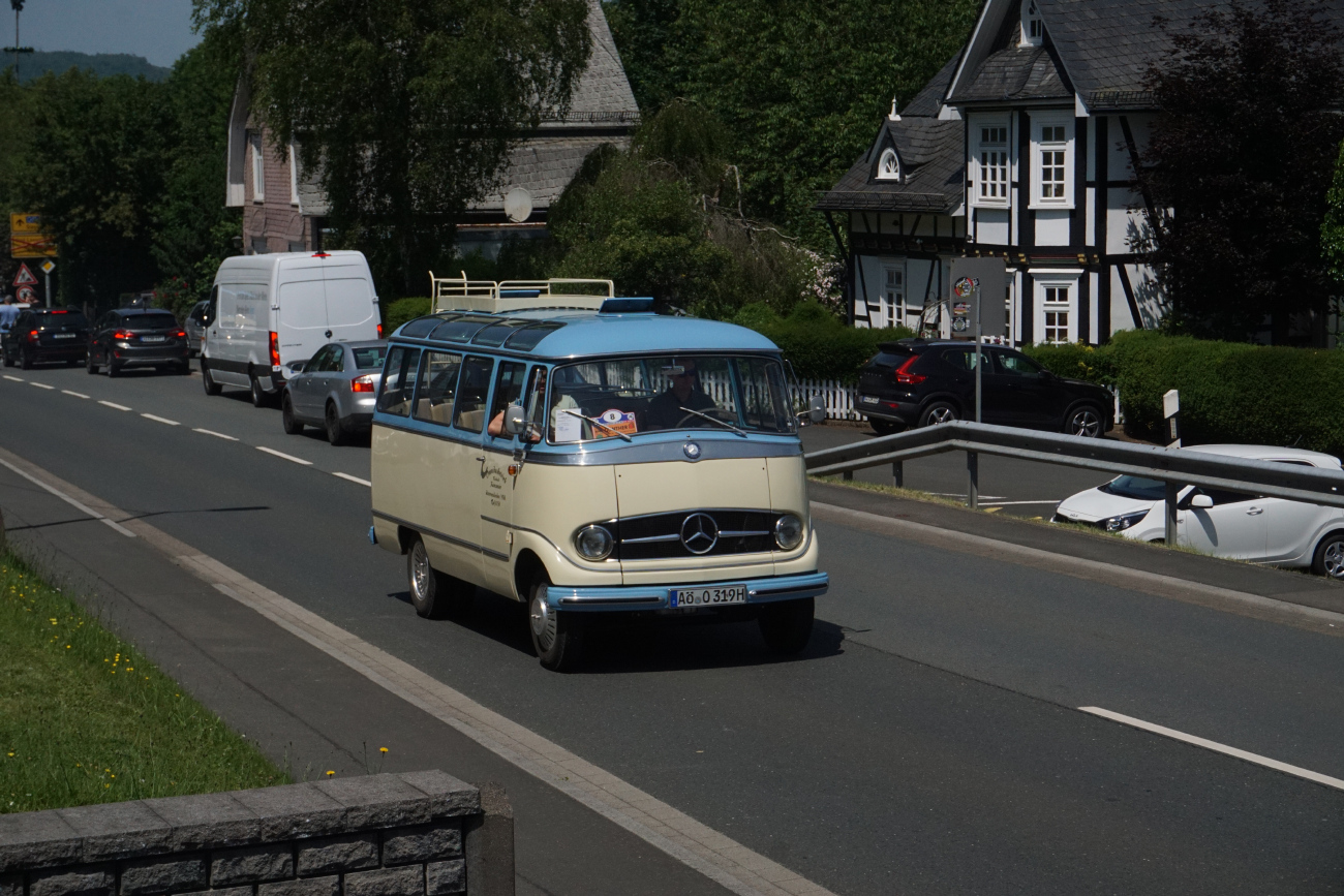 Altötting, Mercedes-Benz O319D # AÖ-O 319H; Siegen — 130 Jahre erste Motor-Omnibus-Linie (Deuz-Netphen-Siegen)