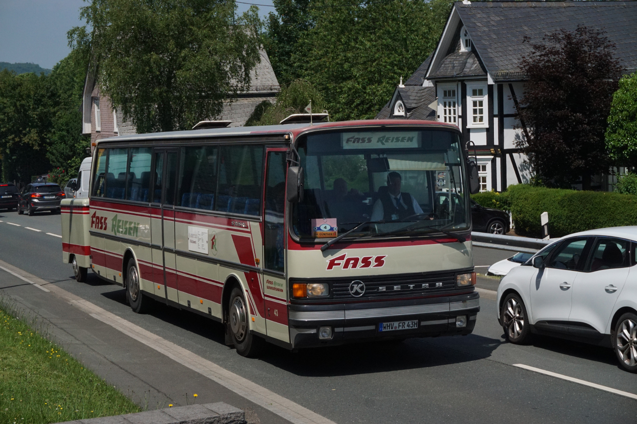 Wilhelmshaven, Setra S213RL # 43; Siegen — 130 Jahre erste Motor-Omnibus-Linie (Deuz-Netphen-Siegen)