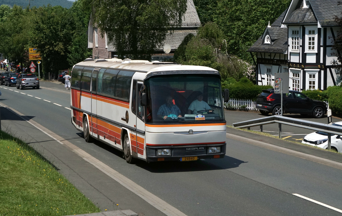 Luxembourg-ville, Neoplan N208 Jetliner # 24840; Siegen — 130 Jahre erste Motor-Omnibus-Linie (Deuz-Netphen-Siegen)