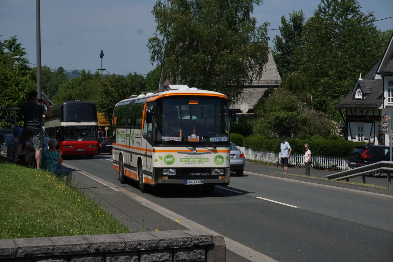 Dingolfing, Neoplan N212H Jetliner # LAN-KA 80H; Siegen — 130 Jahre erste Motor-Omnibus-Linie (Deuz-Netphen-Siegen)