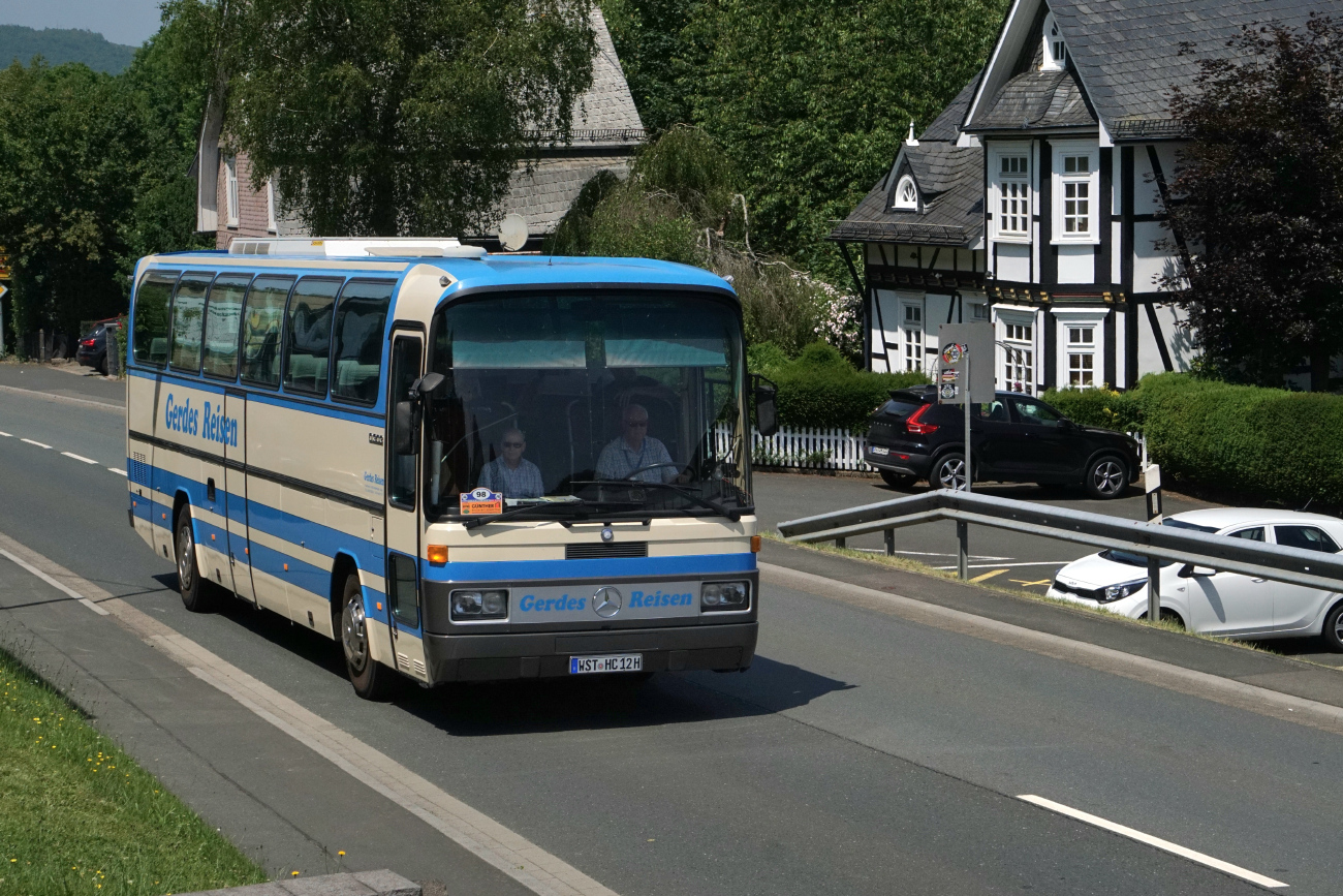 Westerstede, Mercedes-Benz O303 # 493; Siegen — 130 Jahre erste Motor-Omnibus-Linie (Deuz-Netphen-Siegen)