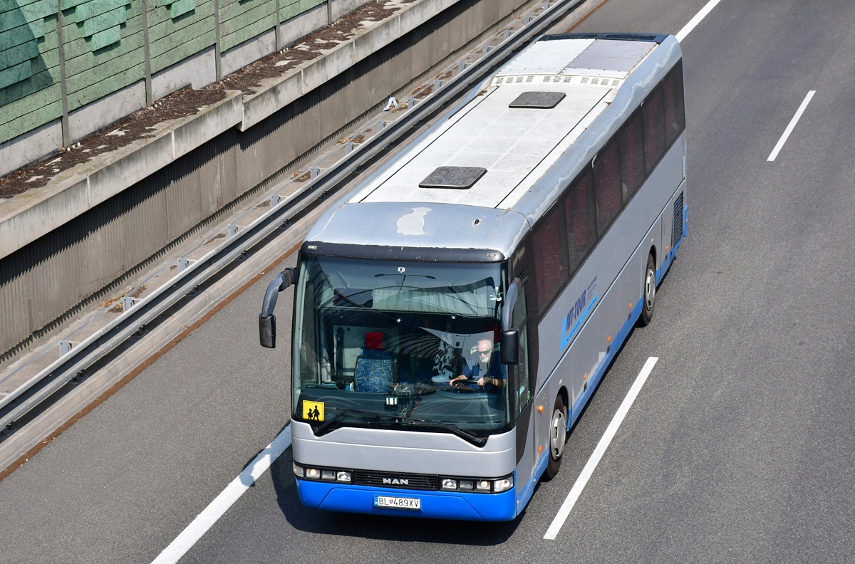 Bratislava, MAN A13 Lion's Coach I RH413 # BL-489XV