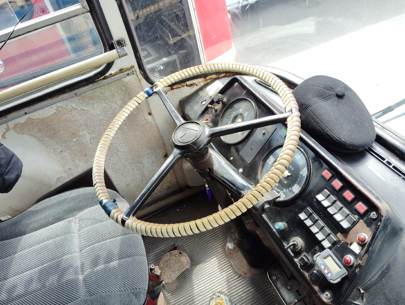 Kyiv, LAZ-695N # КА 0695 МН