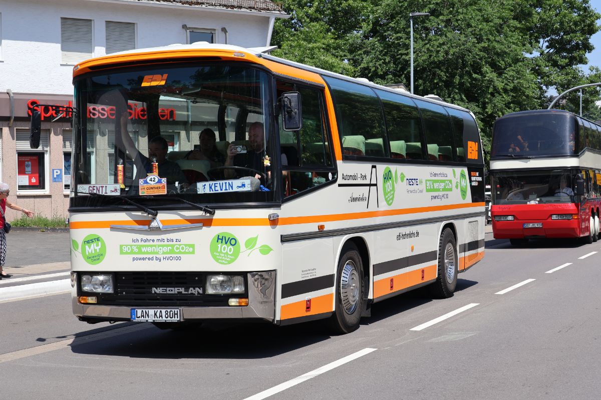 Dingolfing, Neoplan N212H Jetliner # LAN-KA 80H; Siegen — 130 Jahre erste Motor-Omnibus-Linie (Deuz-Netphen-Siegen)
