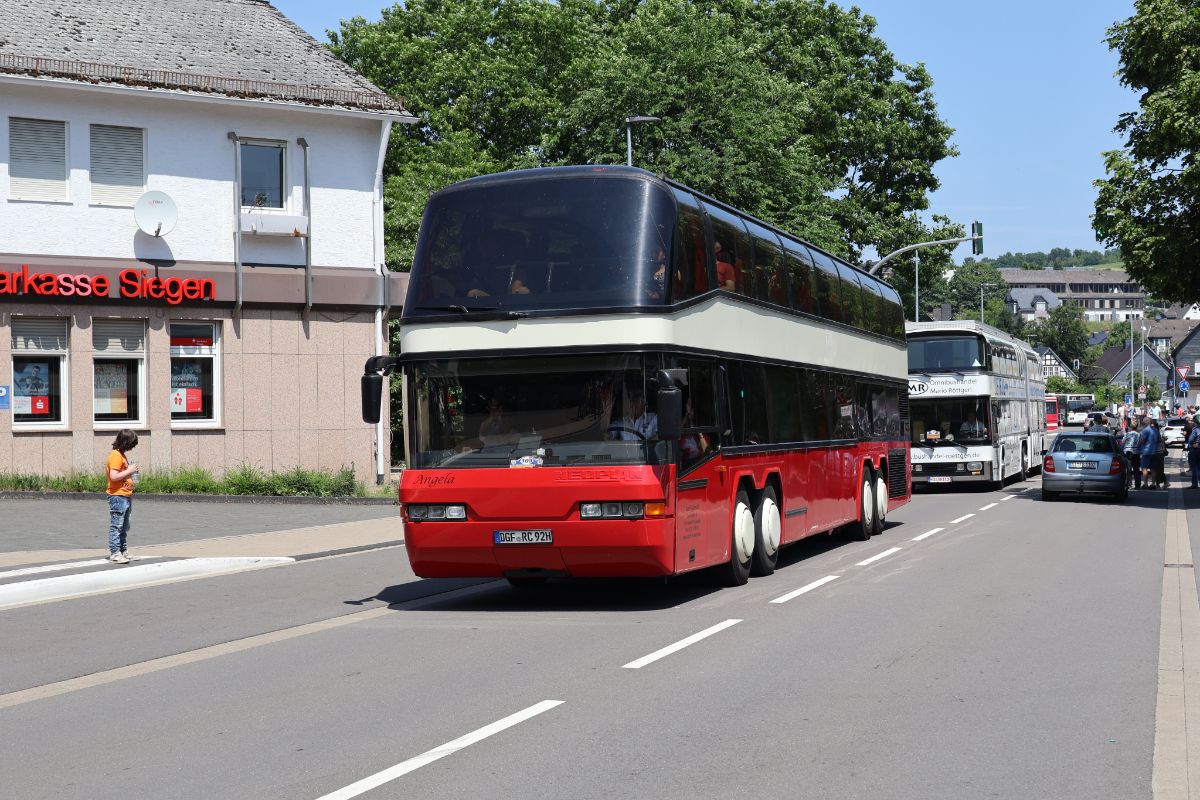 Aalen, Neoplan N128/4 Megaliner # DGF-RC 92H; Siegen — 130 Jahre erste Motor-Omnibus-Linie (Deuz-Netphen-Siegen)