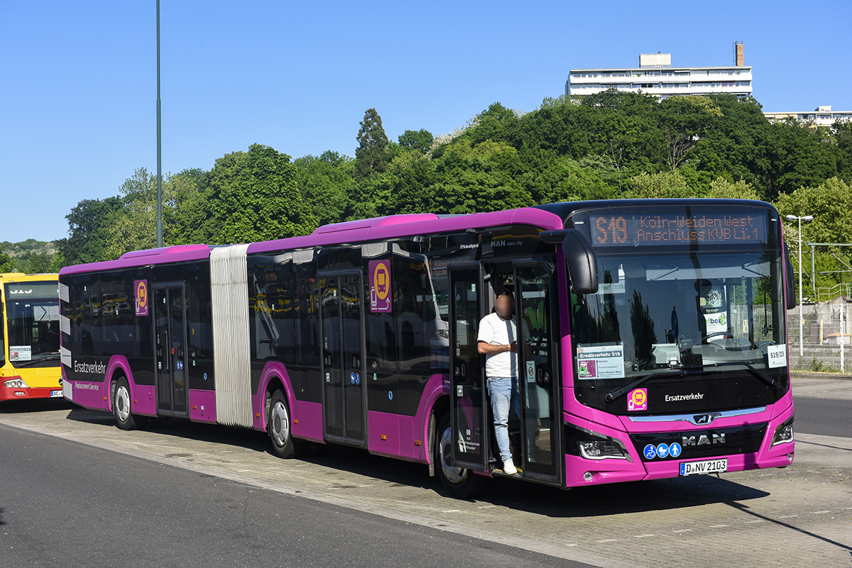 Düsseldorf, MAN 18C Lion's City NG360 EfficientHybrid # D-NV 2103; Cologne — Rail Replacement "Linke Rheinstrecke" 05/2025
