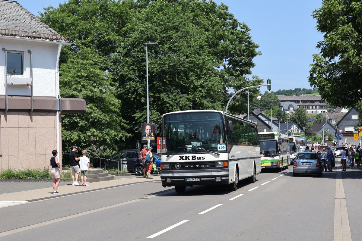 Freiburg im Breisgau, Setra S215UL # 215; Siegen — 130 Jahre erste Motor-Omnibus-Linie (Deuz-Netphen-Siegen)