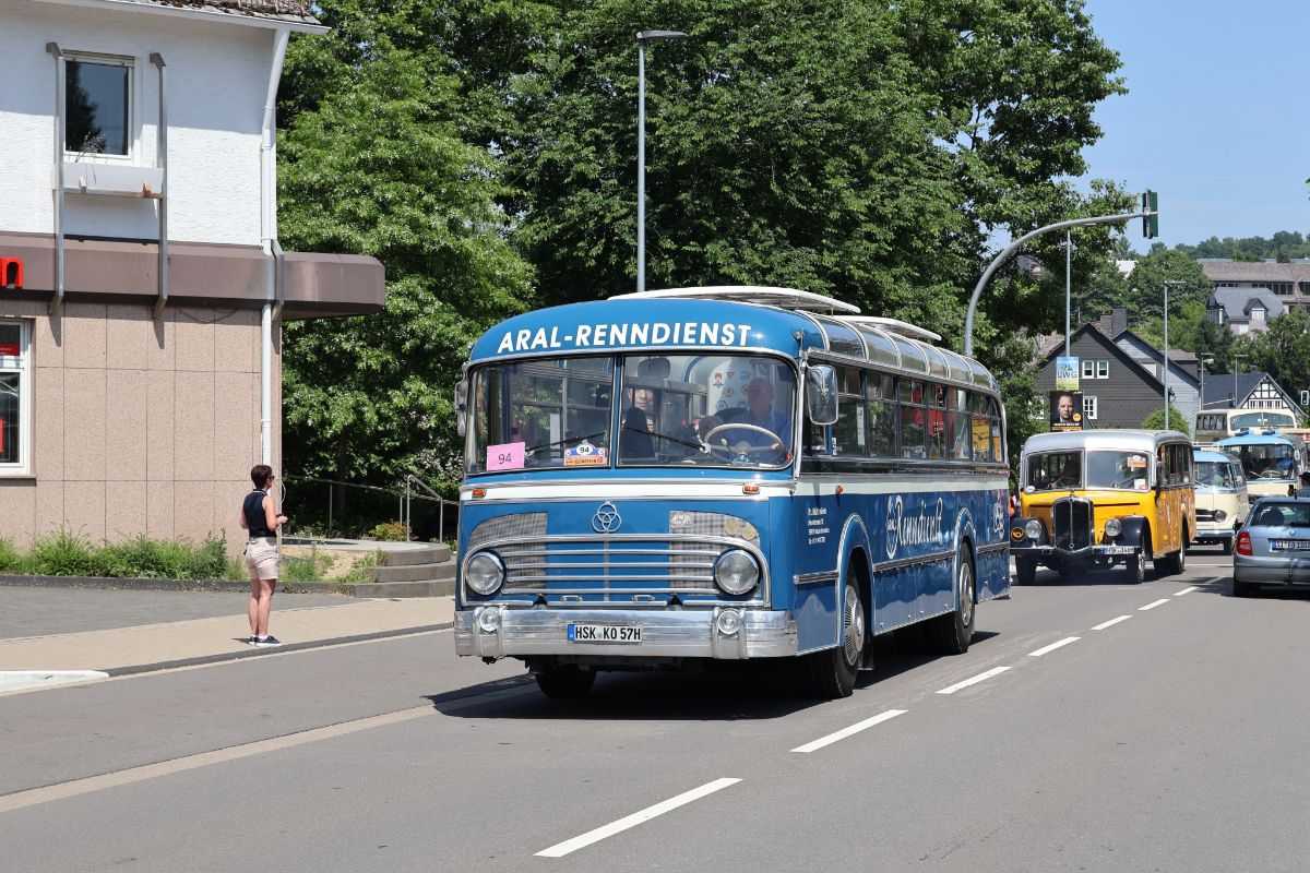 Meschede, Krupp O 10 F4 # HSK-KO 57H; Siegen — 130 Jahre erste Motor-Omnibus-Linie (Deuz-Netphen-Siegen)