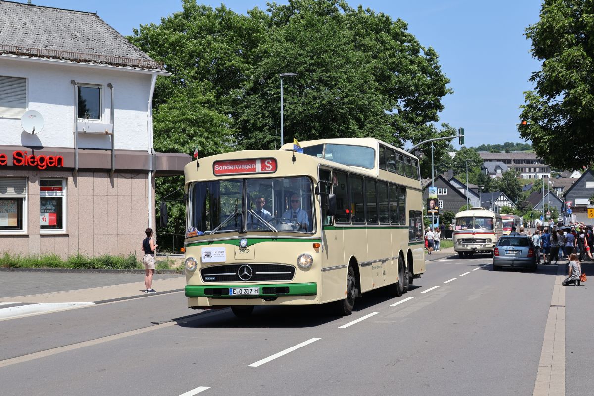 Essen, Ludewig Anderthalbdecker (Mercedes-Benz) # 3902; Siegen — 130 Jahre erste Motor-Omnibus-Linie (Deuz-Netphen-Siegen)