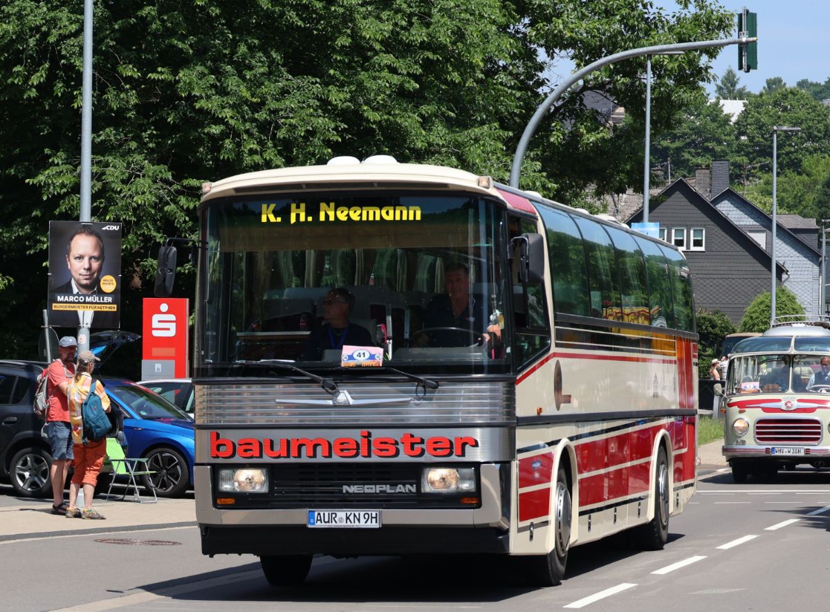 Aurich, Neoplan N216H Jetliner # AUR-KN 9H; Siegen — 130 Jahre erste Motor-Omnibus-Linie (Deuz-Netphen-Siegen)