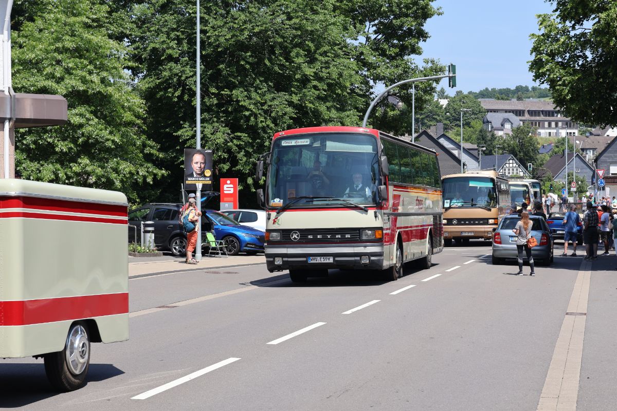 Wilhelmshaven, Setra S214HD # WHV-E 59H; Siegen — 130 Jahre erste Motor-Omnibus-Linie (Deuz-Netphen-Siegen)