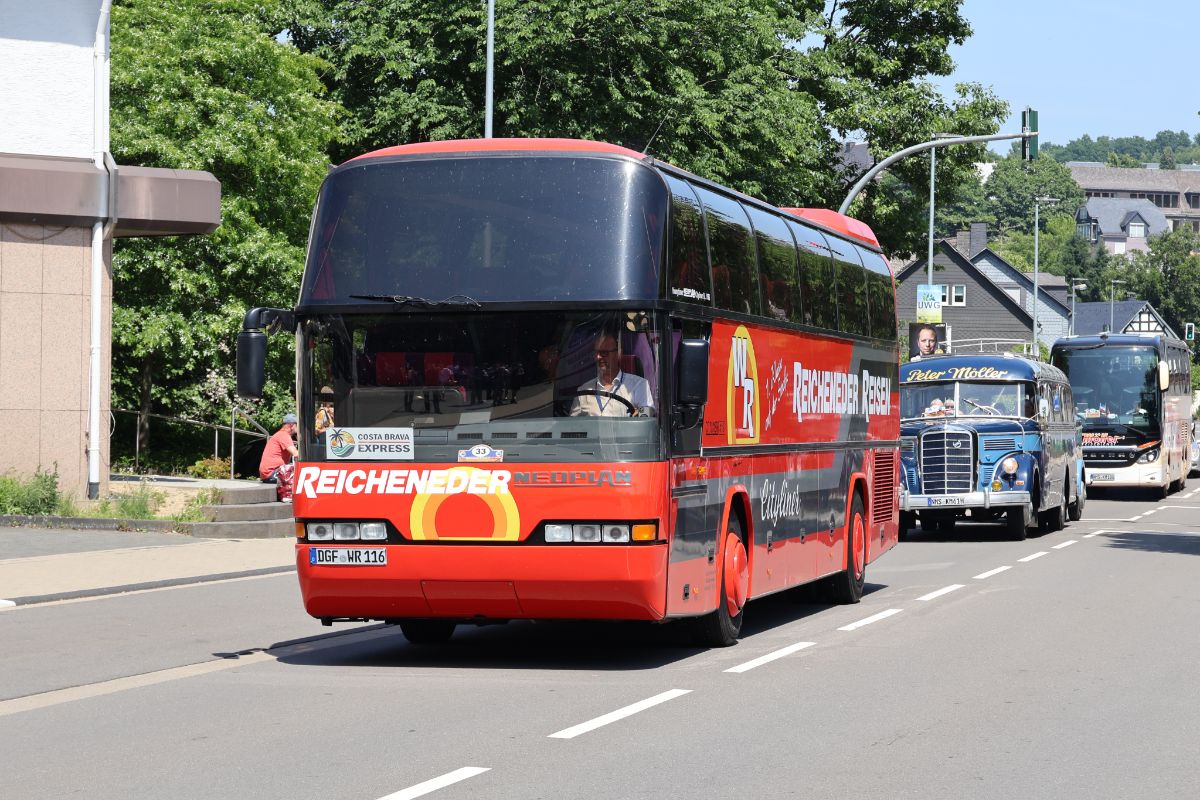 Dingolfing, Neoplan N116 Cityliner # DGF-WR 116; Siegen — 130 Jahre erste Motor-Omnibus-Linie (Deuz-Netphen-Siegen)