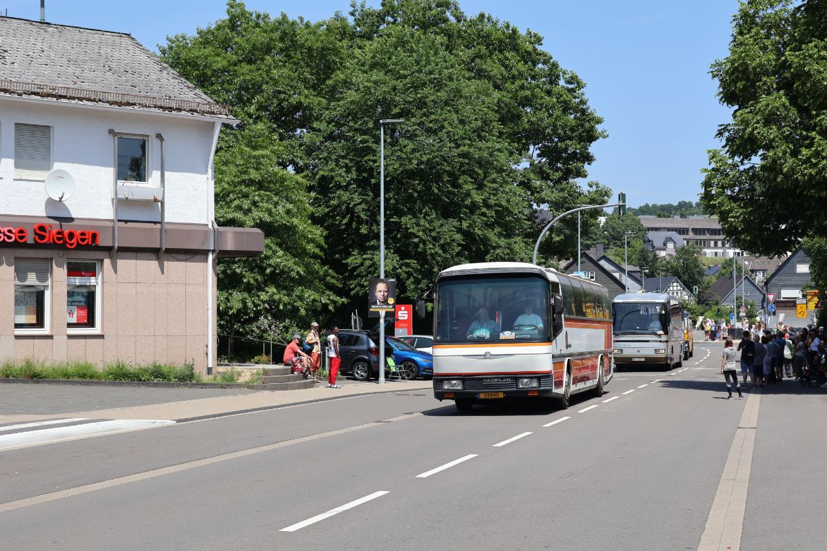 Luxembourg-ville, Neoplan N208 Jetliner # 24840; Siegen — 130 Jahre erste Motor-Omnibus-Linie (Deuz-Netphen-Siegen)