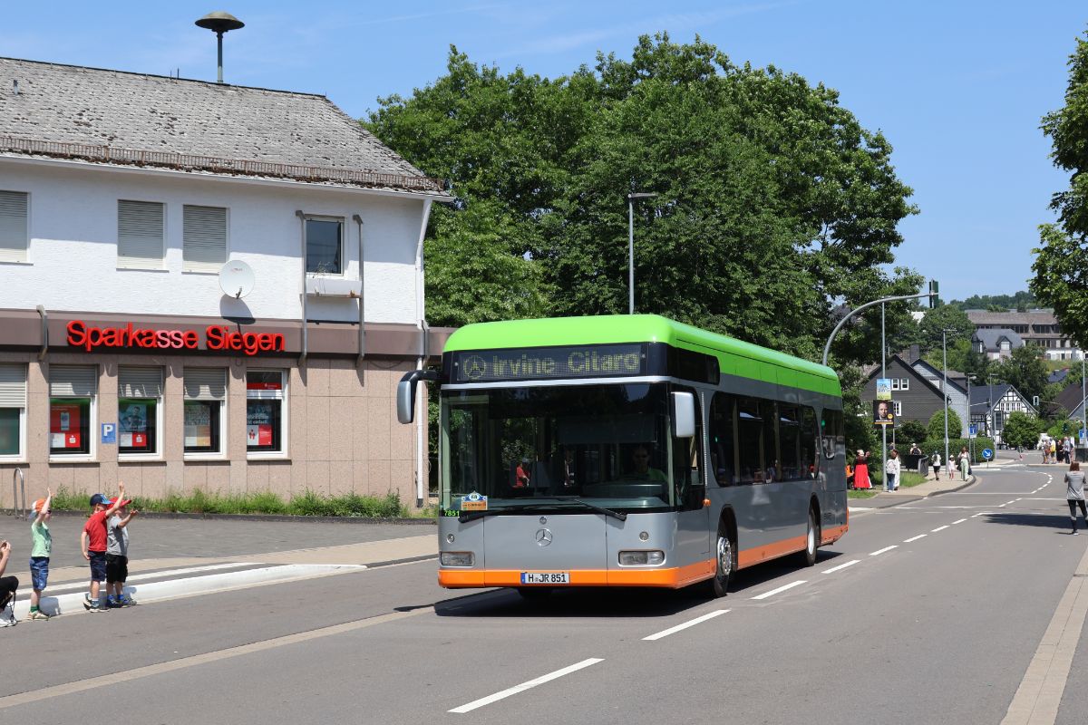 Hannover, Mercedes-Benz O530 Irvine Citaro # 7851; Siegen — 130 Jahre erste Motor-Omnibus-Linie (Deuz-Netphen-Siegen)
