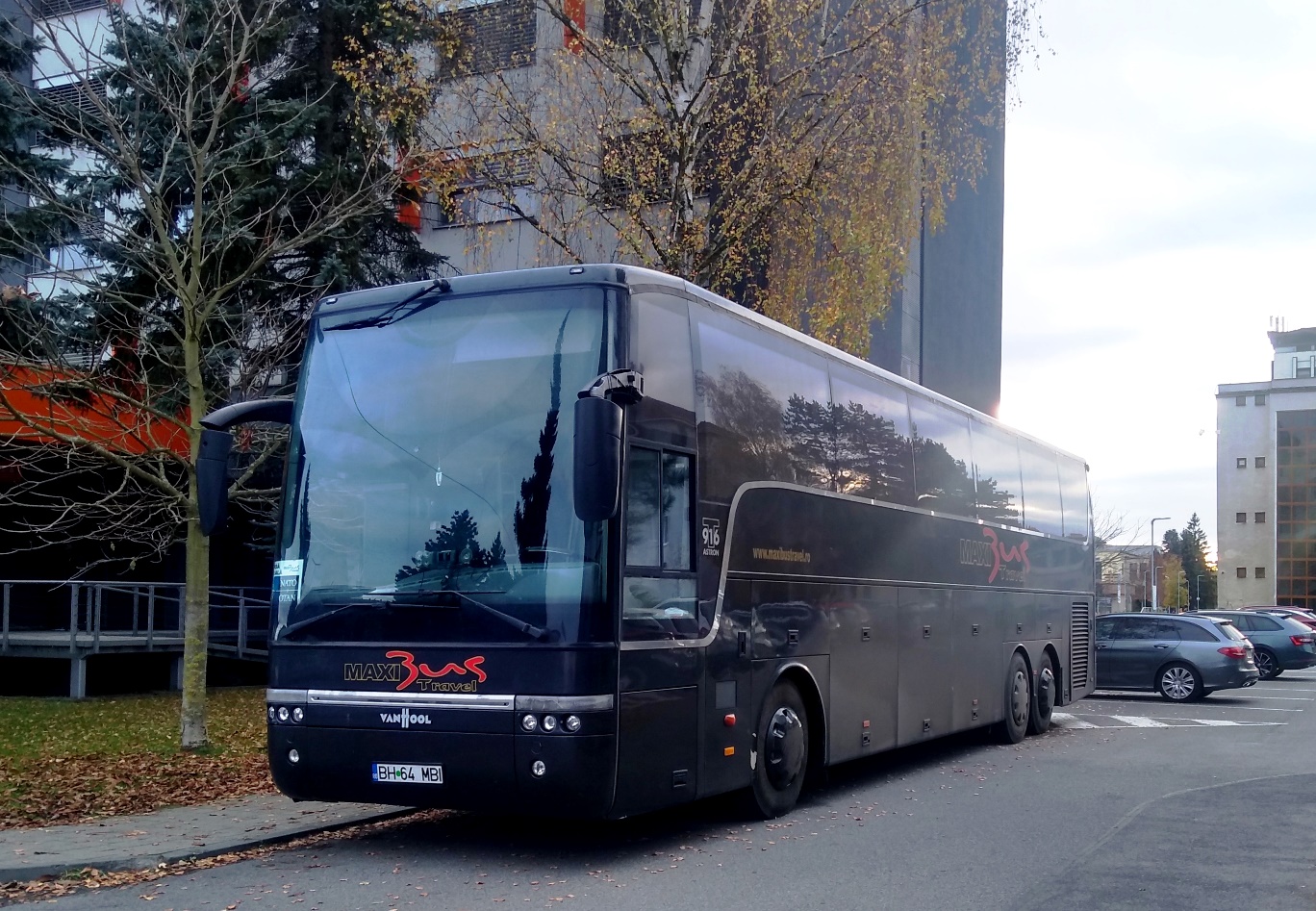 Oradea, Van Hool T916 Astron # BH 64 MBI