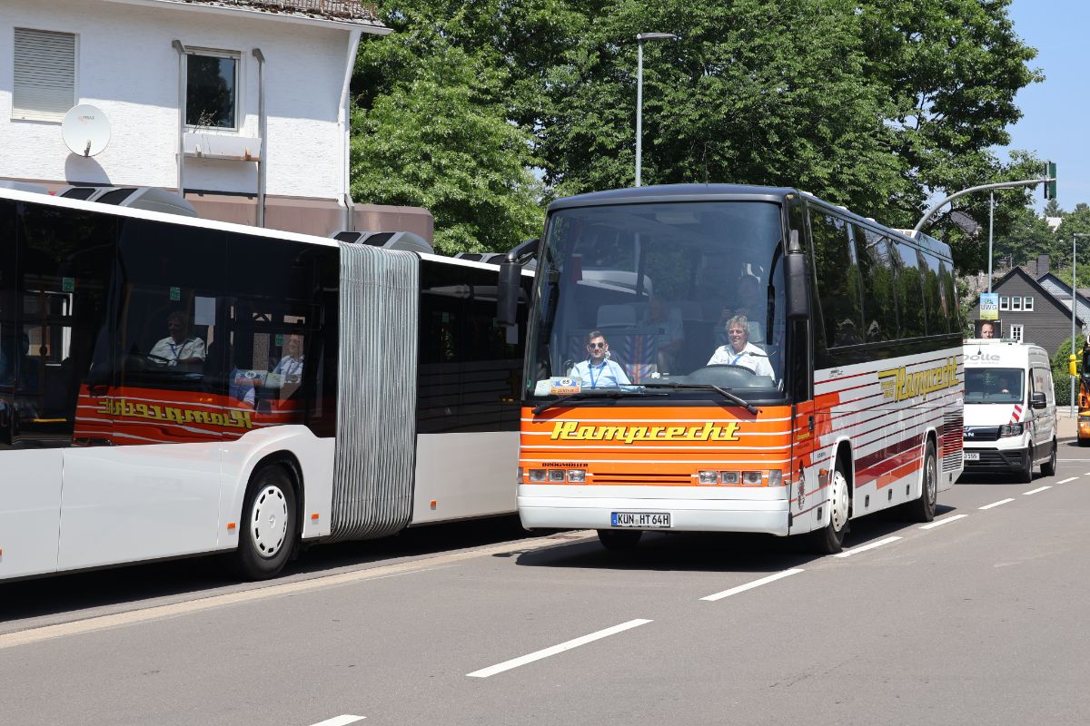 Künzelsau, Drögmöller E330H EuroComet # KÜN-HT 64H; Siegen — 130 Jahre erste Motor-Omnibus-Linie (Deuz-Netphen-Siegen)