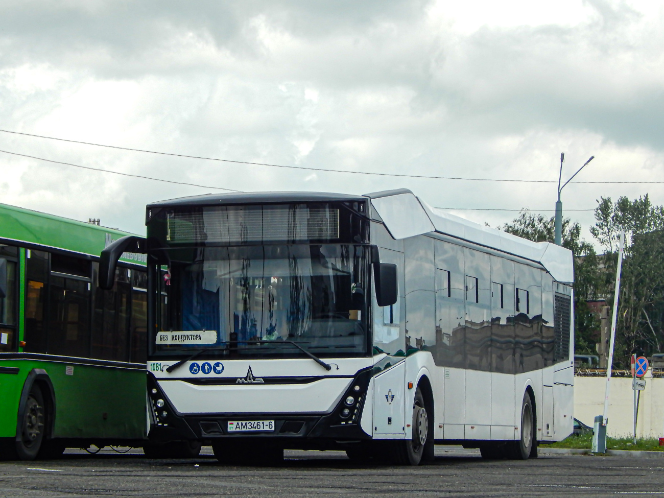 Mogilev, MAZ-303.047 # 1081