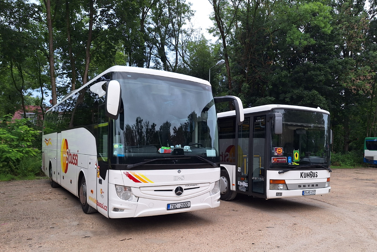 Prague, Mercedes-Benz Tourismo III 15RHD # 7AC 2000; Gummersbach, Setra S319NF # GM-KB 6217