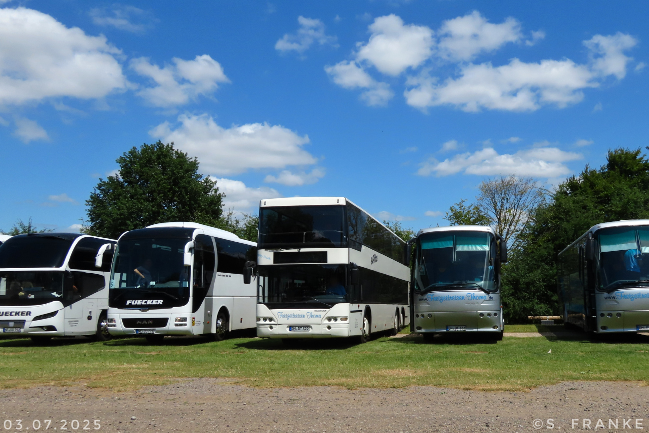 Neuss, MAN R08 Lion's Coach L # NE-DD 791; Düren, Neoplan N4426/3ÜL Centroliner # DN-DT 322; Düren, Bova Futura FHD 12 # DN-DT 333