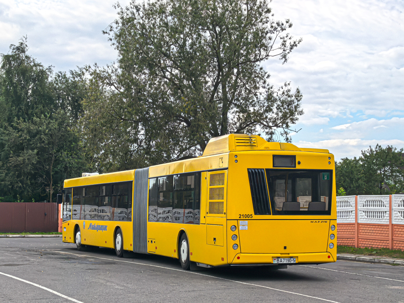Molodechno, MAZ-216.047 # 21005