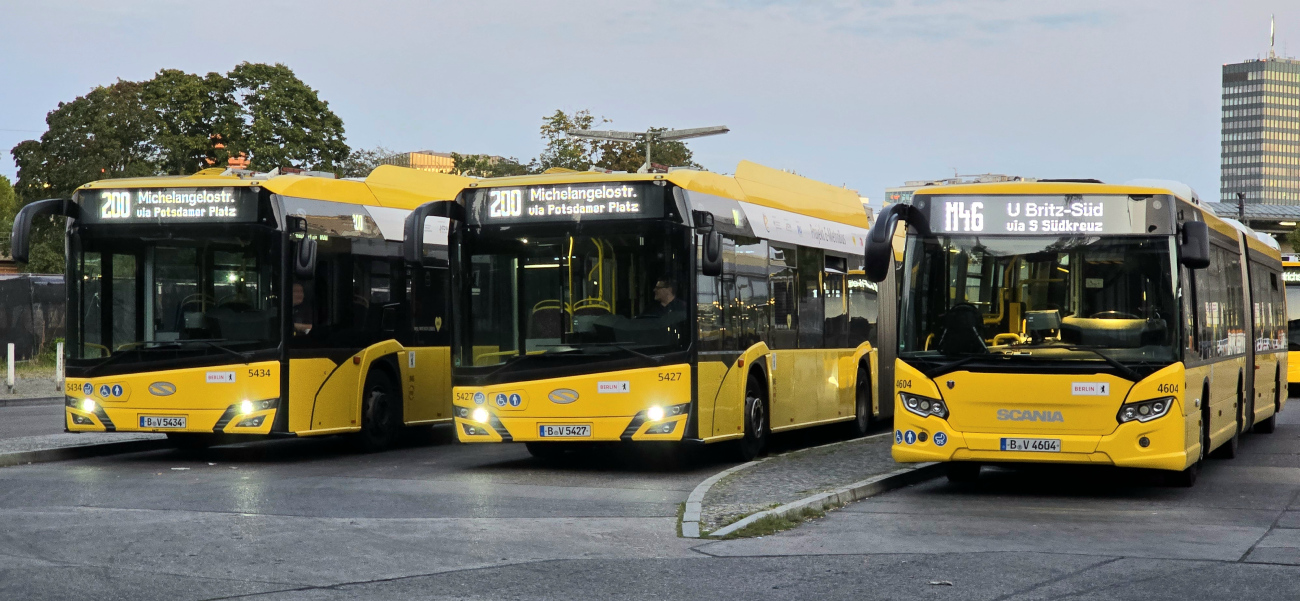 Berlin, Scania Citywide LFA # 4604; Berlin, Solaris Urbino IV 18 electric # 5427; Berlin, Solaris Urbino IV 18 electric # 5434