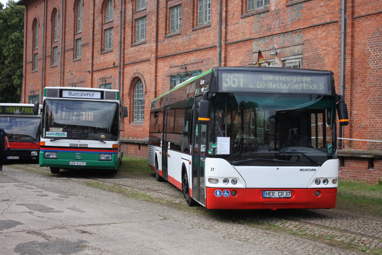 Gelsenkirchen, Neoplan N4416 Centroliner # GE-HR 2501; Leer (Ostfriesland), Mercedes-Benz O407 # LER-EA 173; Recklinghausen, MAN A10 NL222 # RE-VS 2108