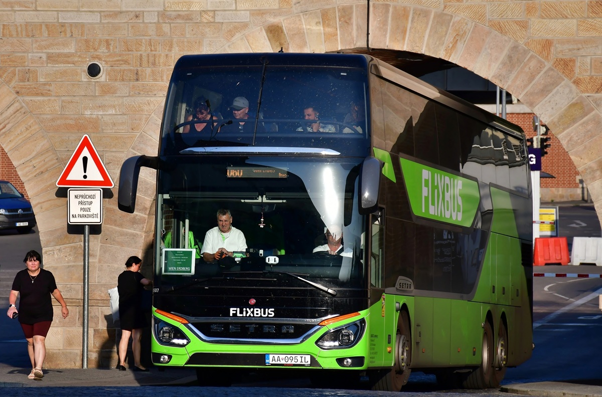 Bratislava, Setra S531DT # AA-095IL