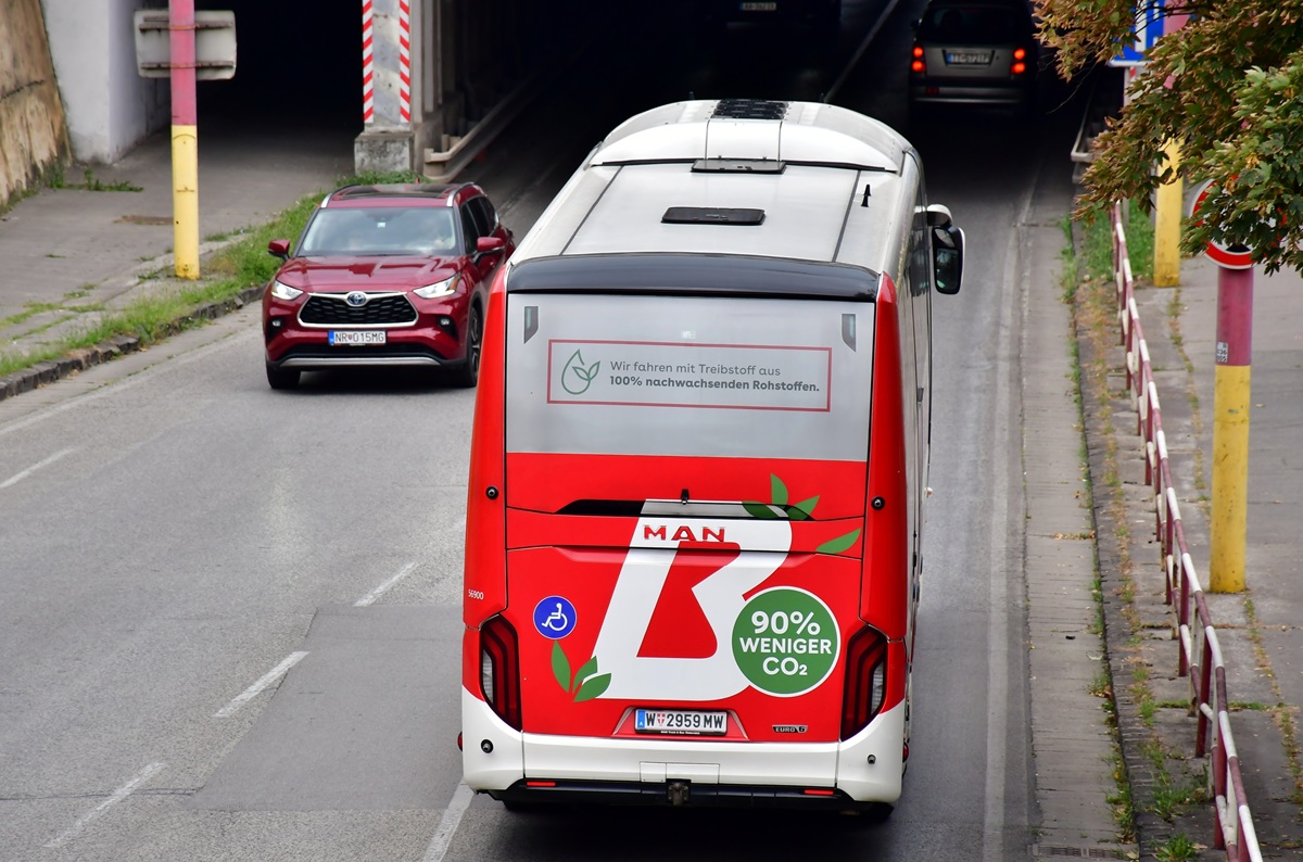 Vienna, MAN R08 Lion's Coach L # W-2959 MW