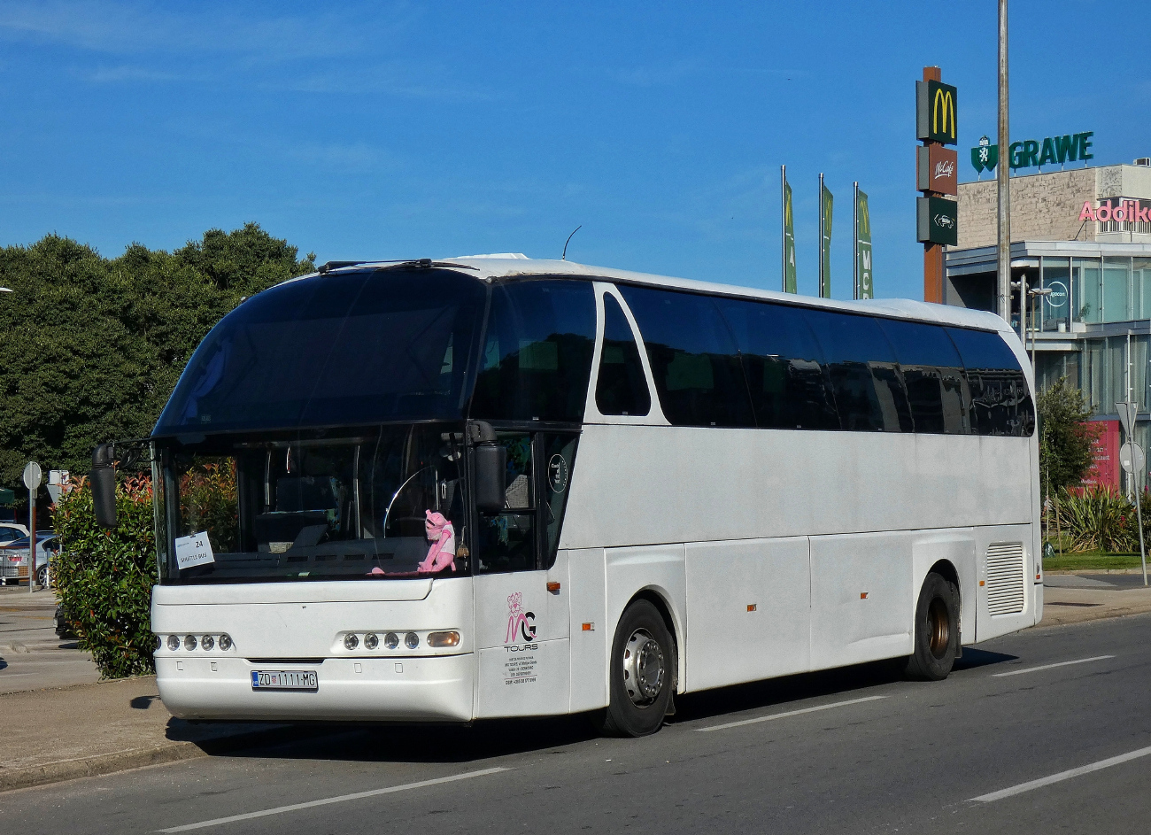 Zadar, Neoplan N516SHD Starliner # ZD 1111-MG