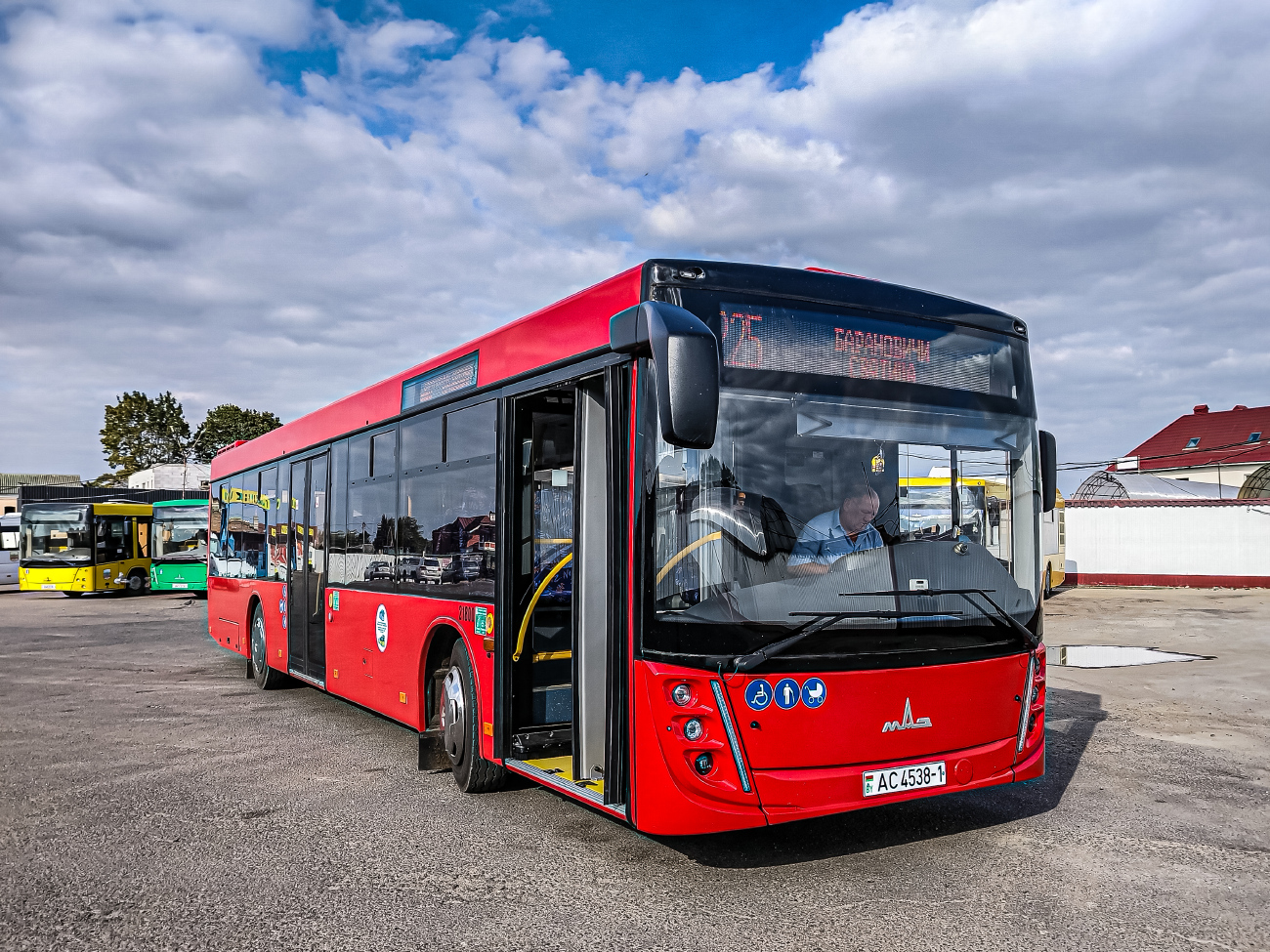 Baranovichi, MAZ-203.147 # 21800; Baranovichi, MAZ-226.086 # 21960