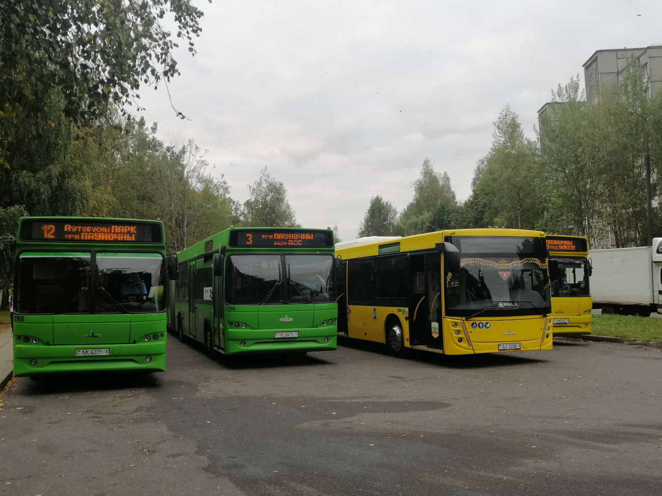 Baranovichi, MAZ-216.047 # 12400; Baranovichi, MAZ-105.465 # 11790; Baranovichi, MAZ-105.465 # 12160; Baranovichi, MAZ-105.465 # 10440