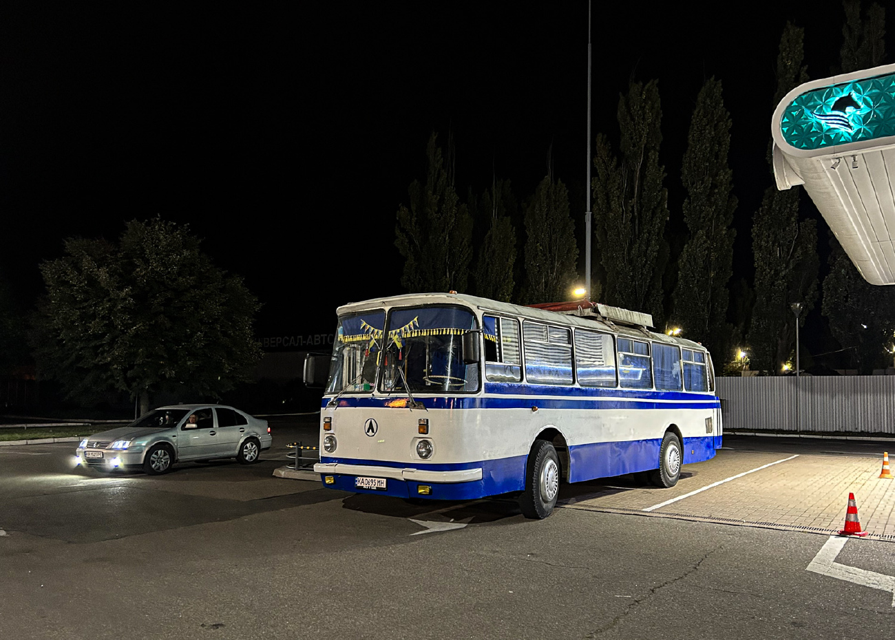 Kyiv, LAZ-695N # КА 0695 МН