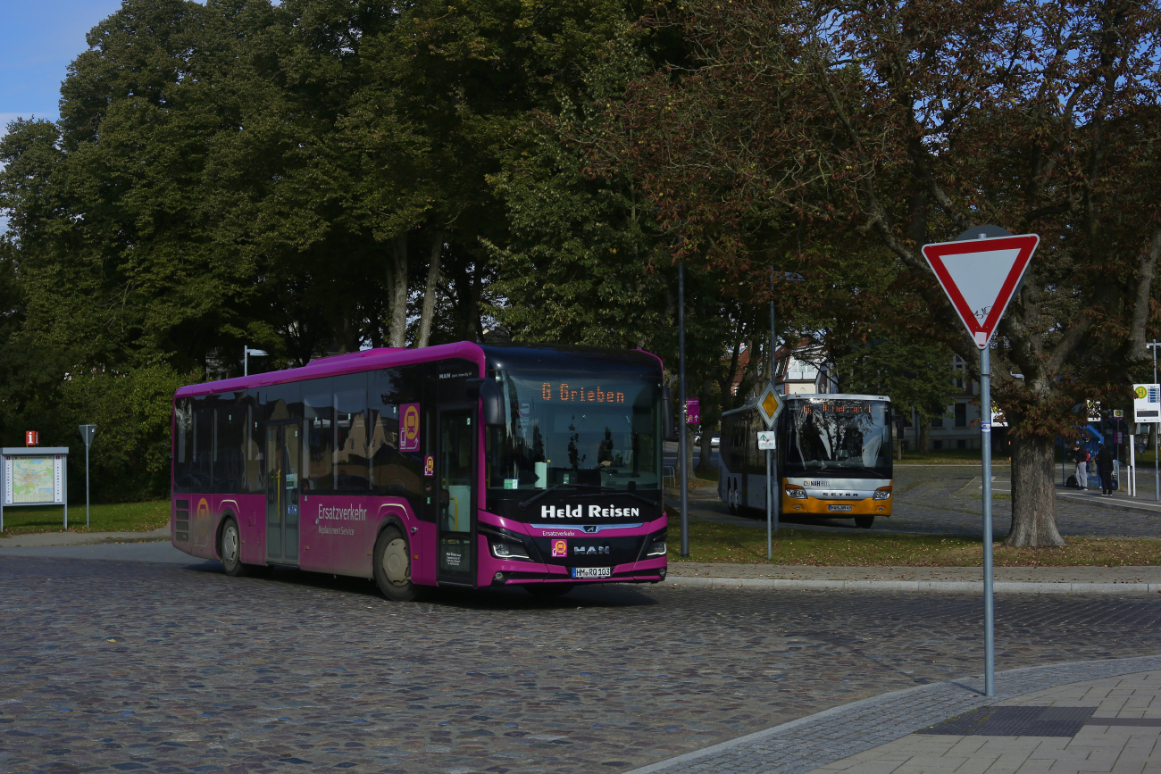 Hameln, MAN 42C Lion's Intercity Ü LE330 # HM-RQ 103; Potsdam — Ersatzverkehr der Generalsanierung Hamburg-Berlin 2025–2026