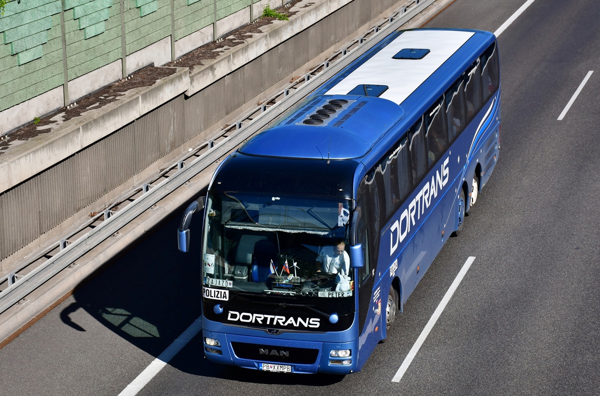 Povážska Bystrica, MAN R09 Lion's Coach C RHC444 # PB-XXMPB