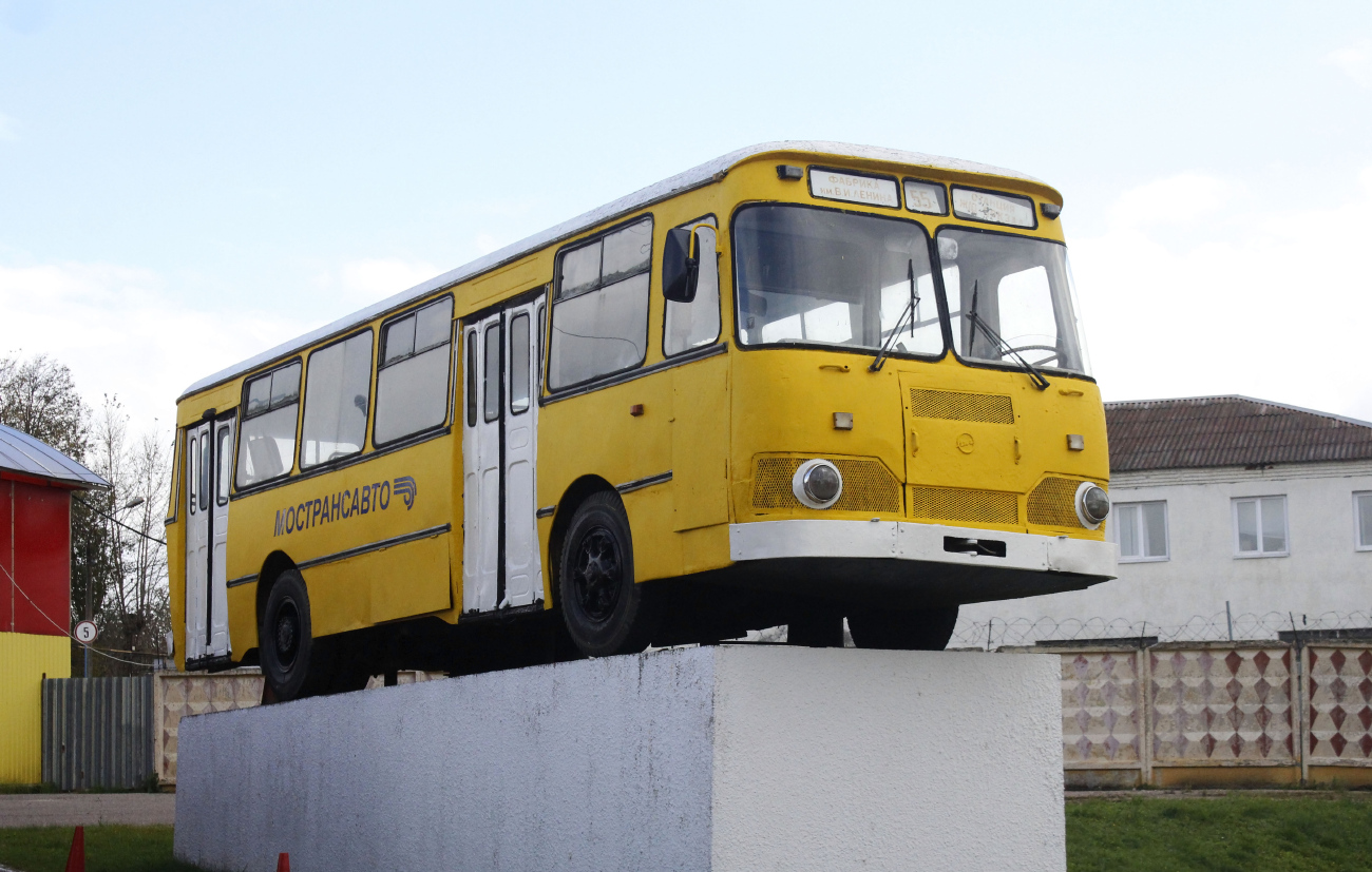 Автобусы-памятники