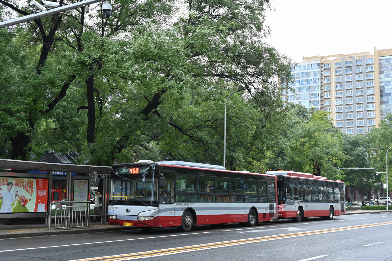 Beijing, Yutong ZK6125HG3 # 1337313; Beijing, Foton BJ6123C7BTD-1 # 9126410