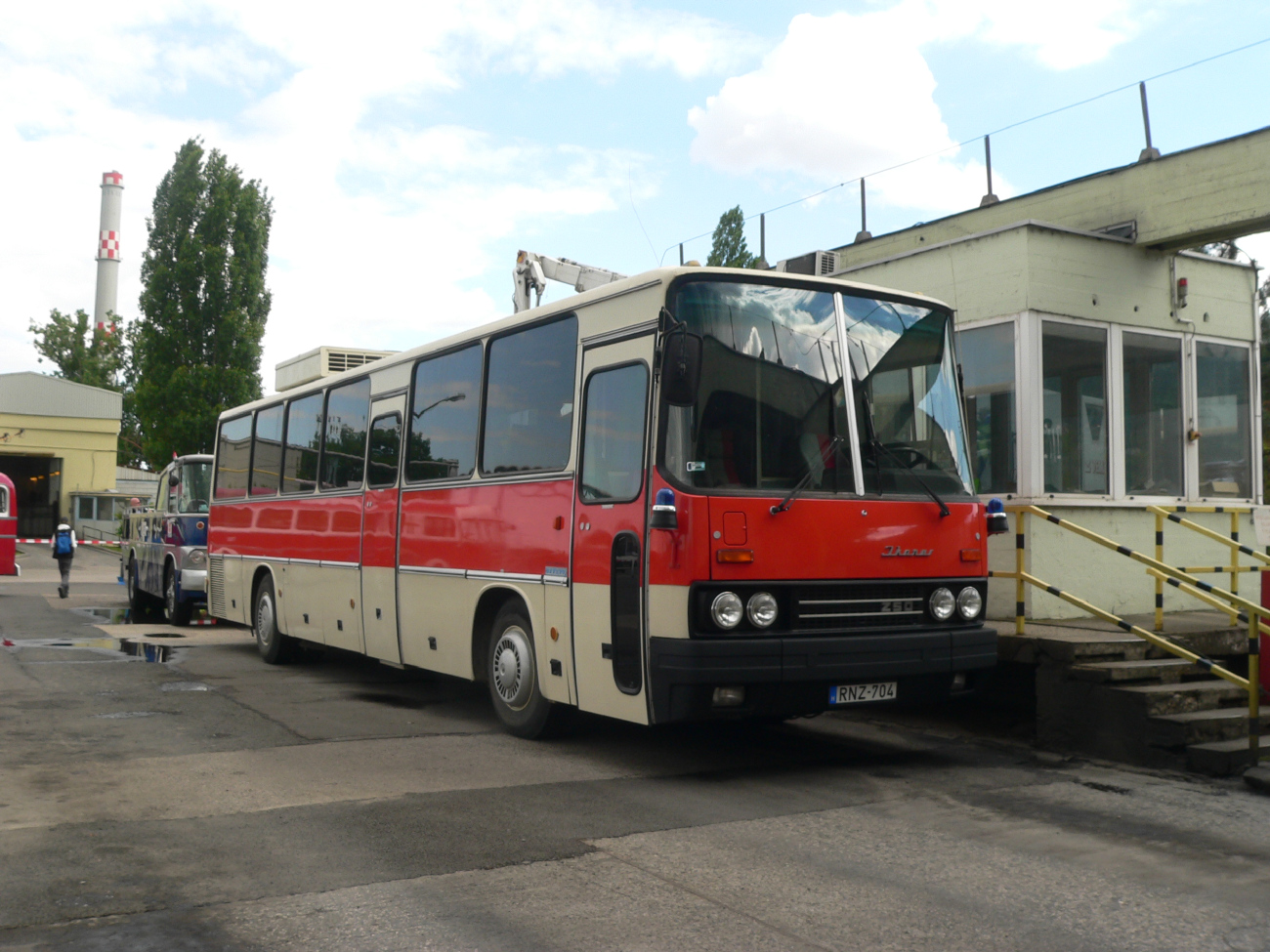 Budapest, Ikarus 250.72 # RNZ-704