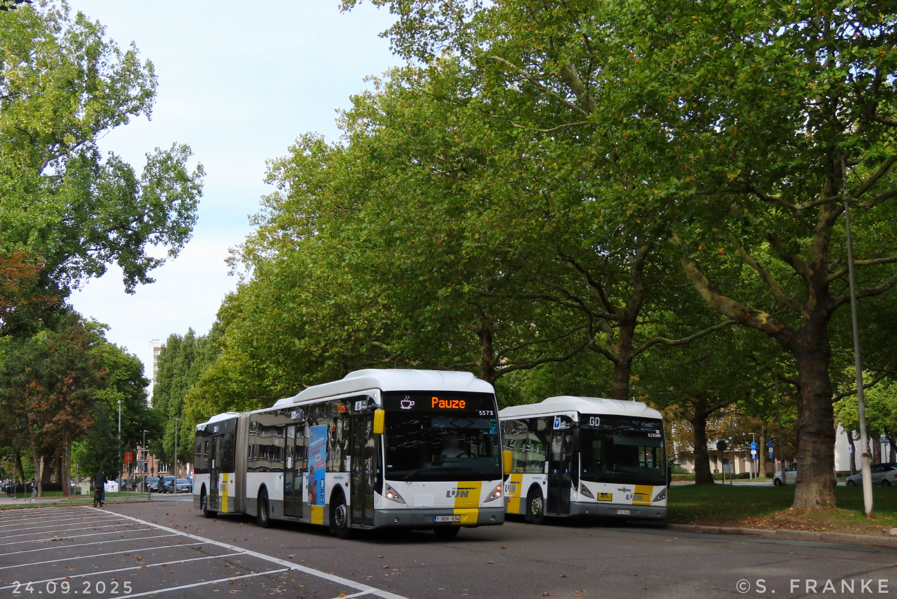 Antwerp, Van Hool New AG300 # 5573; Sint-Niklaas, Van Hool New AG300 # 623089